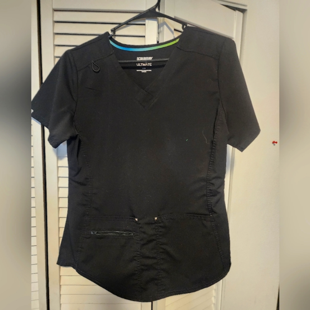 Scrub top size small